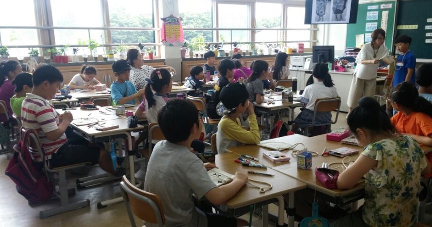 구리시가 혁신교육지구사업 시즌Ⅱ 일환으로 운영하는 나라사랑 태극기 교실。