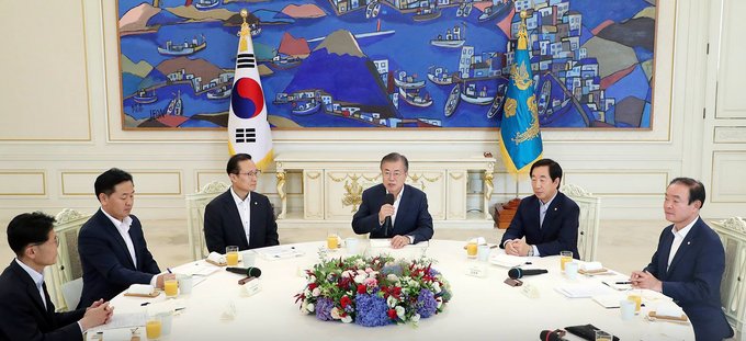 지난 8월 17일 여야 5당 원내대표 초청 대화에서 모두 발언 중인 문재인 대통령. 사진=청와대 제공