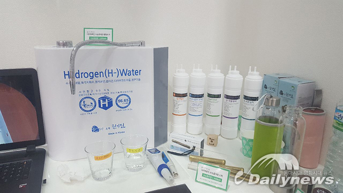 2017년 한국 전자전에서 선보인 수소환원수기와 판매 제품들