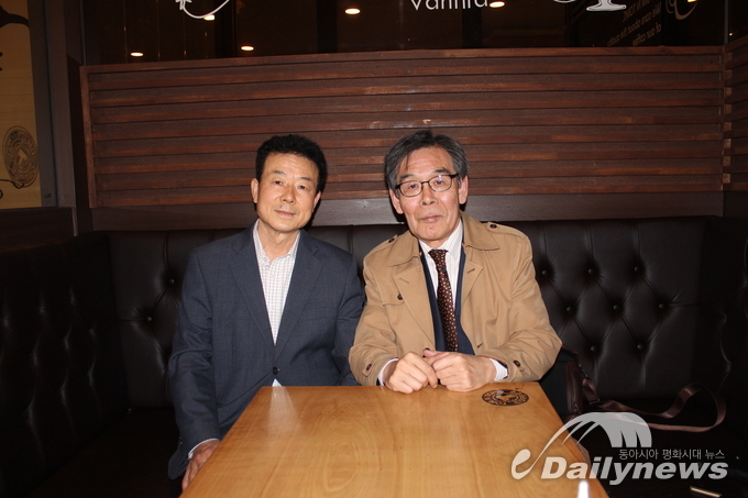 앤엠바이오 이준모 회장(右)과 최주환 상무(左)