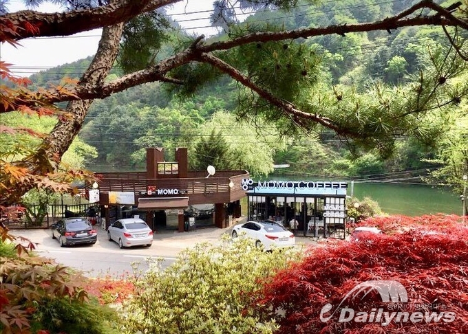김병찬 대표이사가 운영중인 청평슬로우파크에 위치한 MOMO COFFEE 청평점