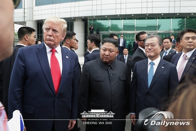 이제부터 우리 정부의 ‘한반도 운전자론’을 본격적으로 강화해야할 것으로 보인다. (사진 = 청와대)