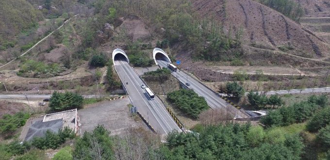 뮤지컬 길의 배경 및 중요키워드로 나오는 옥천4터널 또는 당재터널(사진=두산백과)