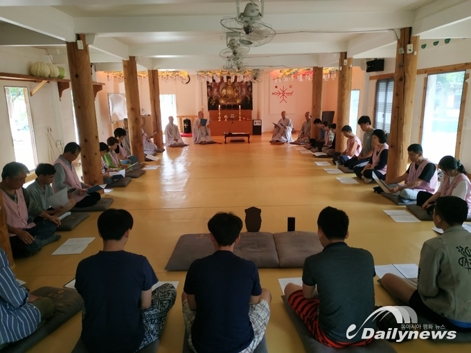 실상사에서 실시된 라오스국립대 학생들의 템플스테이 출처=실상사