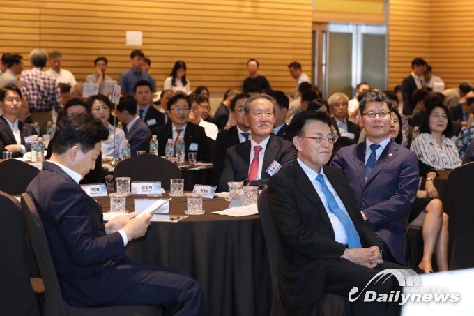 8월 20일 한반도평화경제포럼 창립기념 세미나가 실시되었다. (사진 : 통일부)