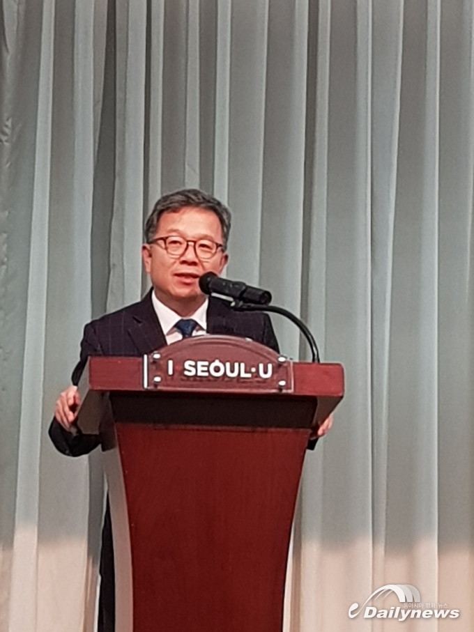 서울시 진선 행정2부시장의 축사 장면