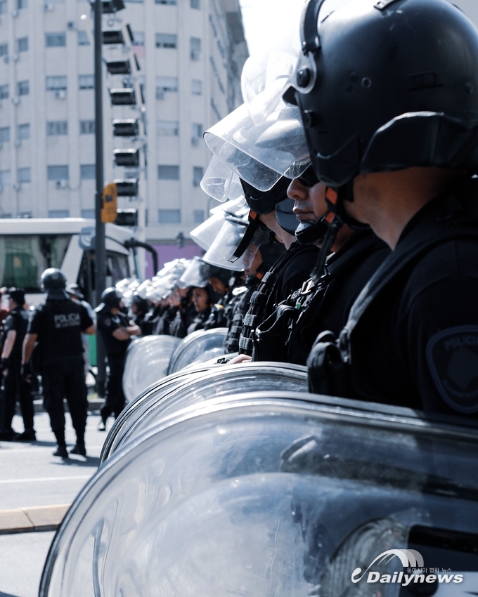 지금의 홍콩 유혈 사태는 결국 훗날 역사의 평가를 받게 될 것이다. (사진=:Unsplash)
