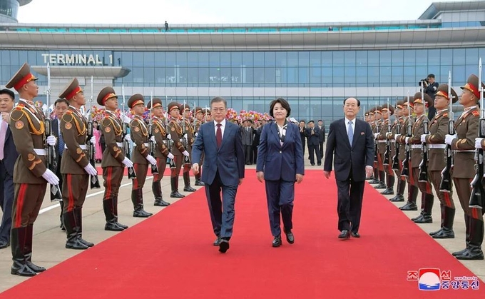 북한은 이제 더 이상 대결의 정치를 이어나가지 말고, 다시 화합의 길로 나서야 한다. (사진=조선중앙통신)