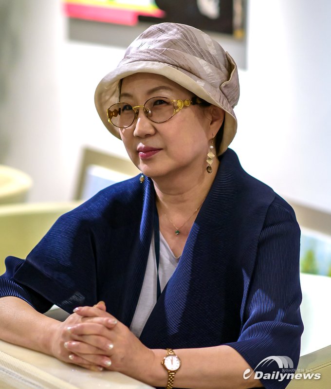  편집국장 丁 荷 燕(사진= 이 신 기자)