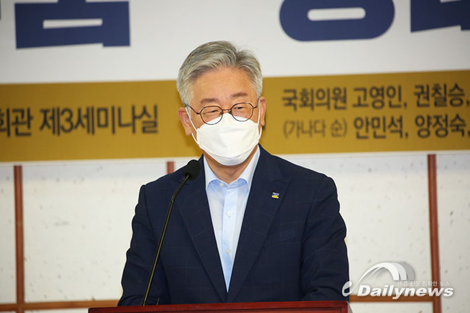 지난 7월 23일 국회의원회관에서 열린 소부장산업 육성방안 토론회에 참석한 이재명 경기도지사. (사진=민진철 사진기자)