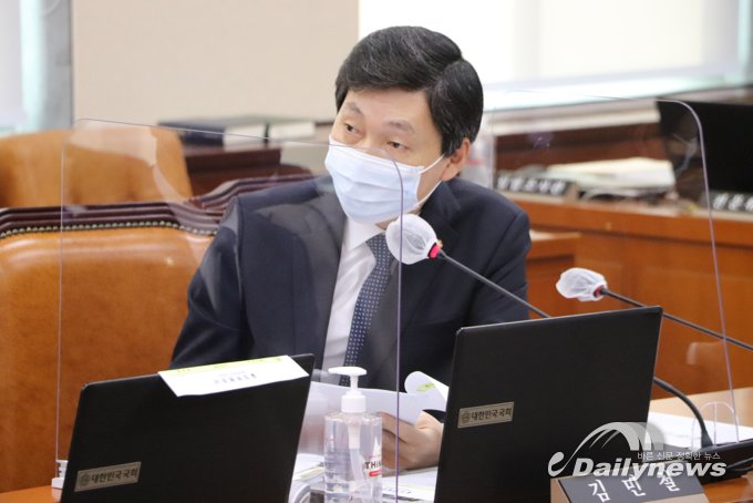 김민철 의원(더불어민주당, 의정부시乙)은 10월 13일(화), 오전 10시 국회에서 열린 소방청 국정감사에 참석(사진= 김민철 의원 제공)