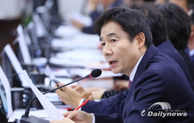 이용호 의원, 불법입국 및 무증상 외국인 확진자에 대해서 본국으로 송환하는 개정안 대표발의(사진= 이용호 의원 제공)