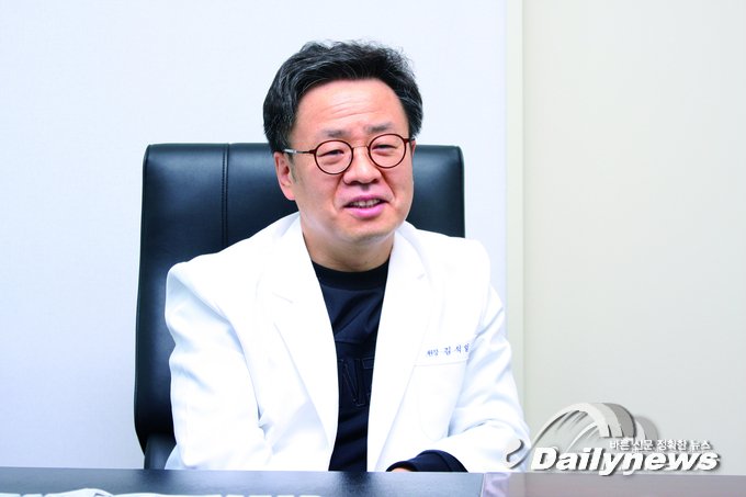 ▲ 금산푸른신경과의원 김석일 원장/사진 최운정 기자