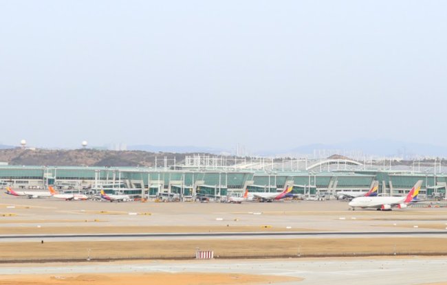 ▲ 국토교통부와 환경부는 한국화학융합시험연구원, 디엔브이비즈니스어슈어런스코리아, 로이드인증원 3곳을 국제항공 온실가스 배출량 검증 기관으로 지정했다.