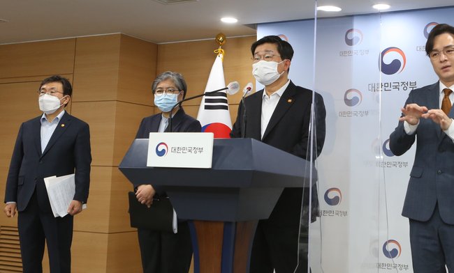 ▲ 4월 12일 정부서울청사에서 열린 코로나19 대응 특별방역점검회의 브리핑 당시