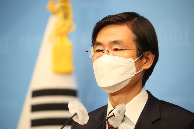 ▲ 국민의힘 조경태 의원이 11일 당 대표 경선 출마 기자회견에서 발언하고 있다.