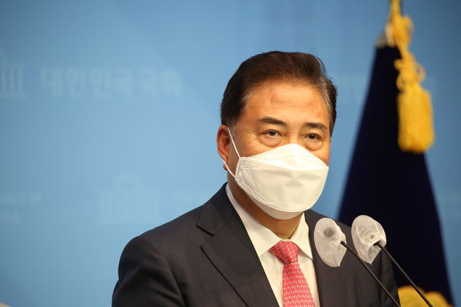 ▲ 국민의힘 박진 의원이 11일 코로나19 백신 관련 방미 기자회견에서 발언하고 있다.