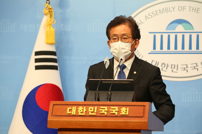▲ 유 위원장은 '신교 교원채용과 교육공무원법 12조에 따른 특별채용은 엄연히 다르고 별도 절차이고 법률적으로 구분돼 있다'고 강조했다.