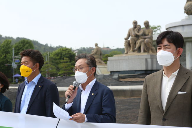 ▲ 배진교 정의당 원내대표가 기자회견에서 발언하고 있다.