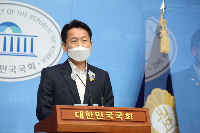 ▲ 더불어민주당 초선 의원단은 문 대통령과 코로나19 피해 자영업자 · 중소상인 재정 지원, 군 장병 처우 개선 등에 관해 의견을 나눴다.