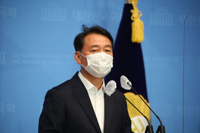 ▲ 이광재 의원은 여당 대권주자들에게 도심공항 주변 고도제한 완화 방안을 함께 논의하자고 제안했다.