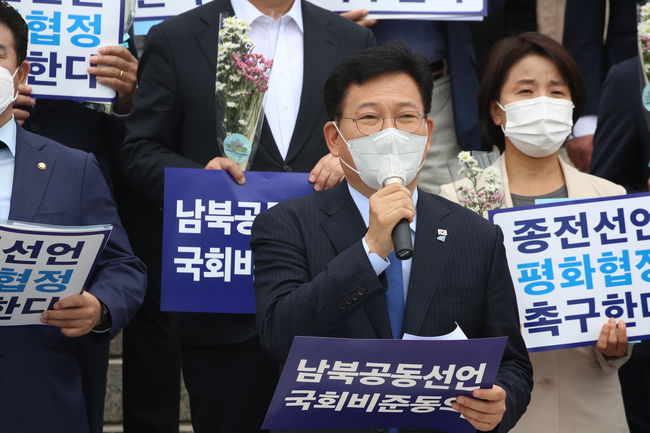 ▲ 송영길 민주당 대표는 '국회는 두 선언을 초당적으로 뒷받침해 한반도 평화의 실마리를 다시 찾을 수 있도록 노력해야 한다'고 말했다.