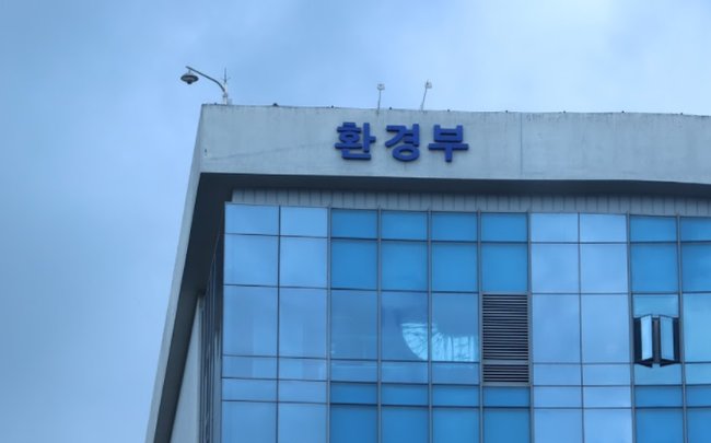 ▲ 환경부와 제주특별자치도, 한국공항공사, 스타벅스 등 6개 기관은 `1회용 컵 없는 청정 제주 조성을 위한 시범사업 업무협약`을 체결했다. 