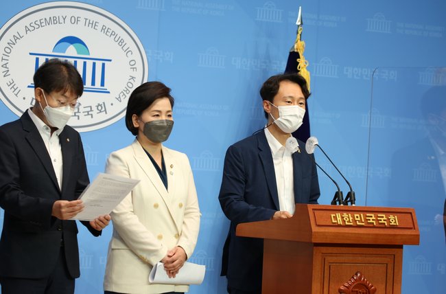 ▲ 30일 이탄희 더불어민주당 의원, 이수진 의원, 최기상 의원은 국회에서 기자회견을 열고 `산재시민법정`을 개최한다고 밝혔다.