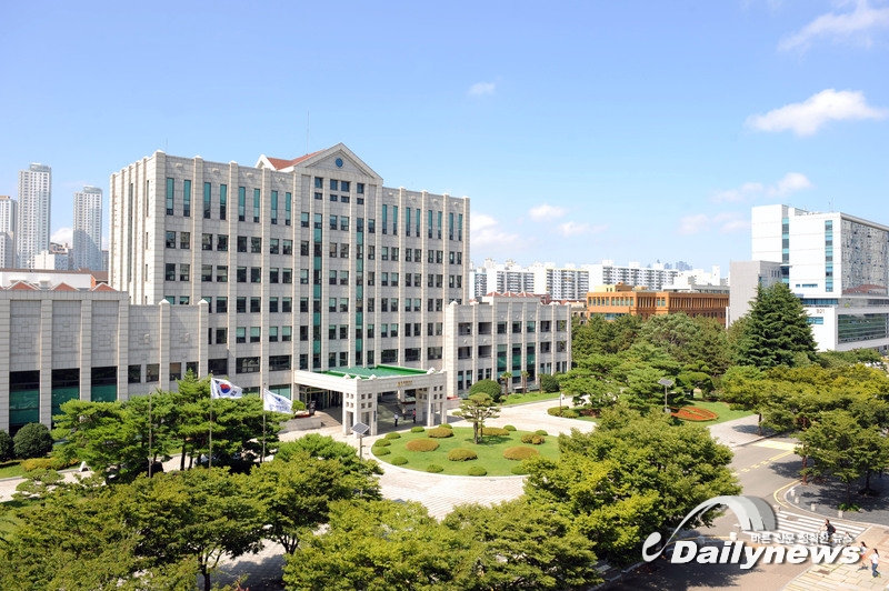 ▲ 부경대학교 대학본부 전경