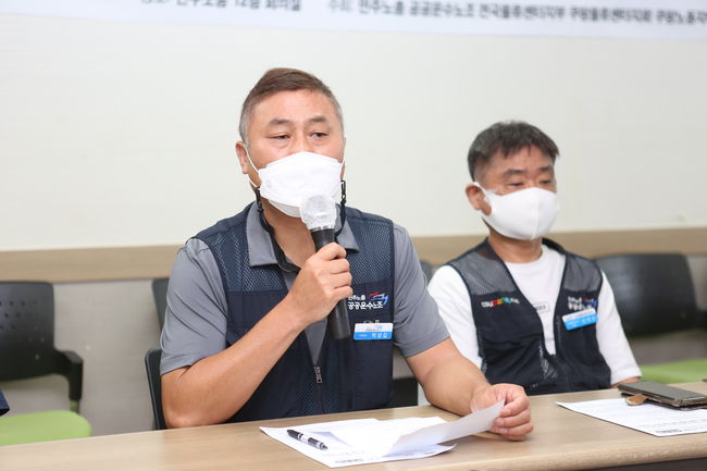 ▲ 박상길 공공운수노조 부위원장은 폭염 대책뿐 아니라 현장에서 일어나고 있는 직장 내 괴롭힘 등 문제에 대한 쿠팡의 무대응을 비판했다.