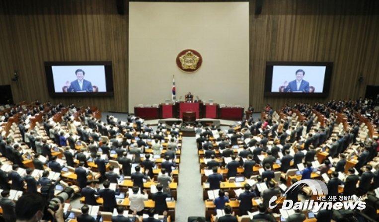 ▲ 지난 1년간 발의된 법안은 총 10,237건이었으며, 이 중 기후위기 대응과 직접적으로 관련 있는 법안은 1.52%인 156건에 불과했다. 또 실제 처리된 법안은 고작 34건뿐이었다/사진 국회 홈페이지에서 발췌
