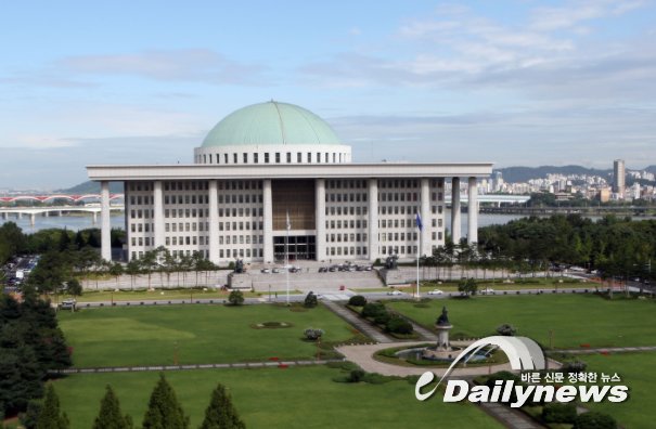 ▲ ‘기후위기 대응을 위한 탄소중립·녹색성장 기본법안’(탄소중립기본법)이 지난 8월 25일 법제사법위원회에서 가결돼 현재 본회의 통과를 목전에 두고 있다. 법안은 지난 19일 국회 환경노동위원회에서 여당 단독으로 강행 처리했다/사진 국회 홈페이지에서 발췌