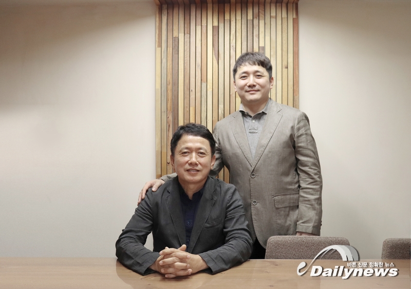 ▲ 대신직물 임영우 대표(왼쪽)와 임준형 부장(오른쪽)(사진=유미라 기자)
