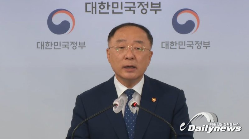 ▲ 기획재정부가 지난 8월 31일 발표한 ‘2022년 예산안’에 따르면, 2022년 총예산안은 604조 4,000억 원으로 올해 대비 8.3% 증가했다. 사진은 지난 31일 홍남기 부총리가 2022년 예산안을 발표하고 있는 모습/기획재정부 제공