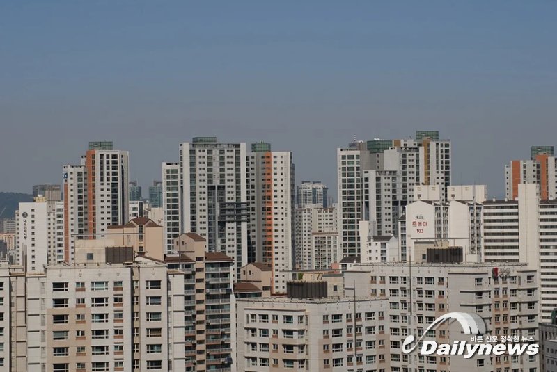 ▲ 자녀가 아파트를 취득하면서 부모로부터 현금을 빌린 것에 증여세를 부과하는 것은 부당하다는 국민권익위원회(권익위)의 결정이 나왔다/사진 Pixabay 제공