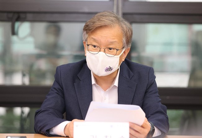 ▲ 권칠승 중기부 장관, 지난 9월 29일 시스템반도체 팹리스 육성방안 토론회 참석 당시 (사진=중소벤처기업부)