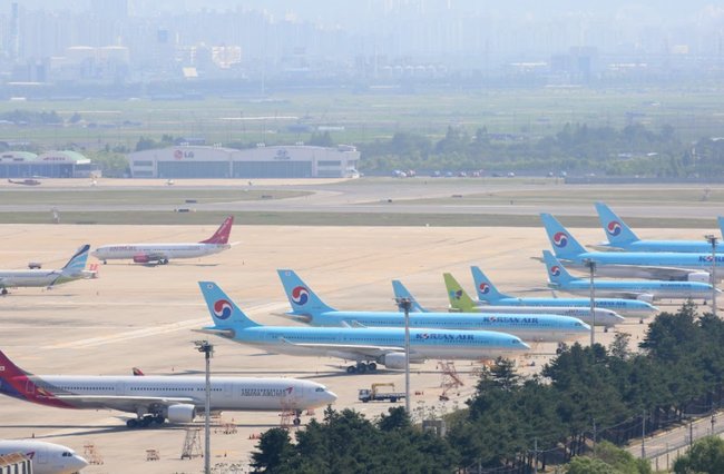 ▲ 국토교통부는 국내 예방접종완료자 및 격리면제서 소지자를 대상으로 11월부터 지방공항 국제선을 단계적으로 재개한다고 밝혔다.