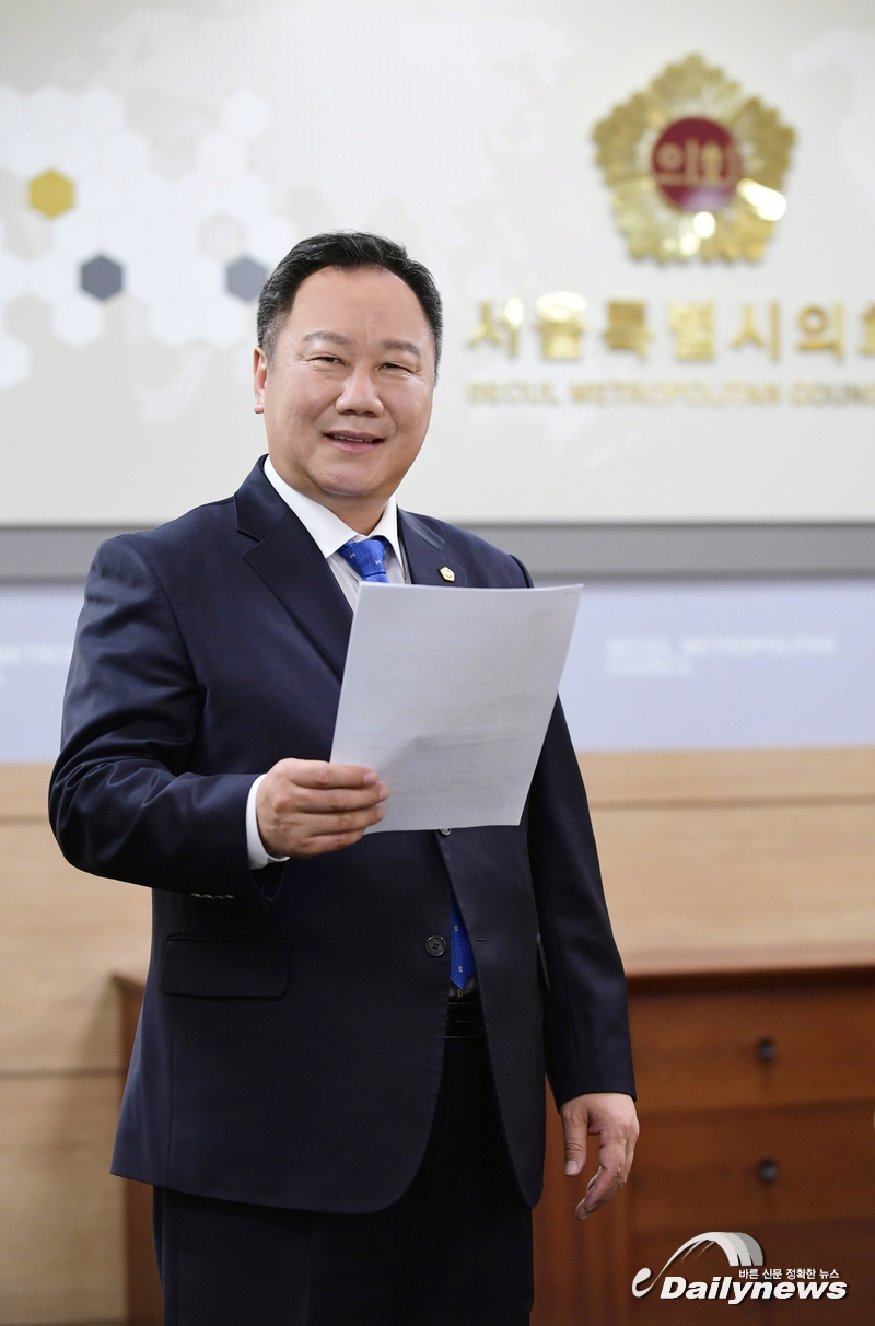 ▲ 대한민국 시·도의회의장협의회 김인호 회장(사진=서울시의회 제공)