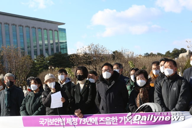 ▲ 이들은 지금도 국가보안법으로 인해 피해를 당한사람들이 감옥에 있다고 강조했다.