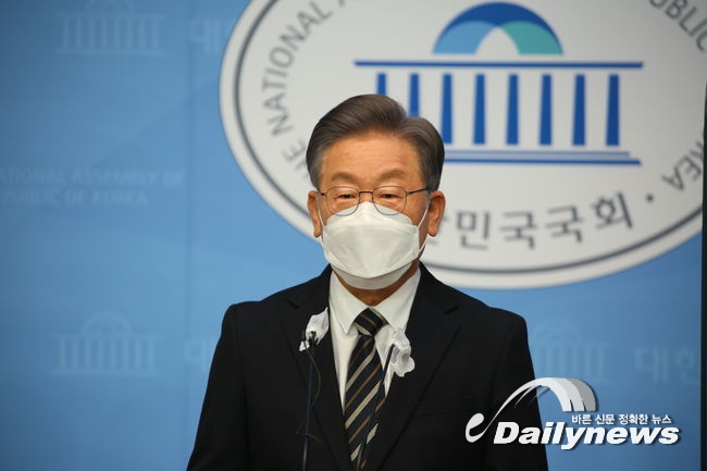 ▲ 이 후보는 방역 패스를 비롯해 백신 접종과 관련해서도 국가가 적극적으로 책임지겠다고 밝혔다.