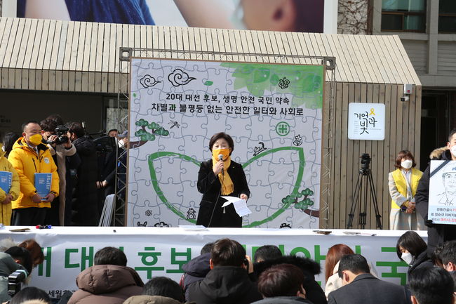 ▲ 심상정 정의당 대선 후보는 9일 오후 서울 중구 서울시의회 앞 `임시 기억공간` 마당에서 열린 생명안전 국민약속식에 참석했다.