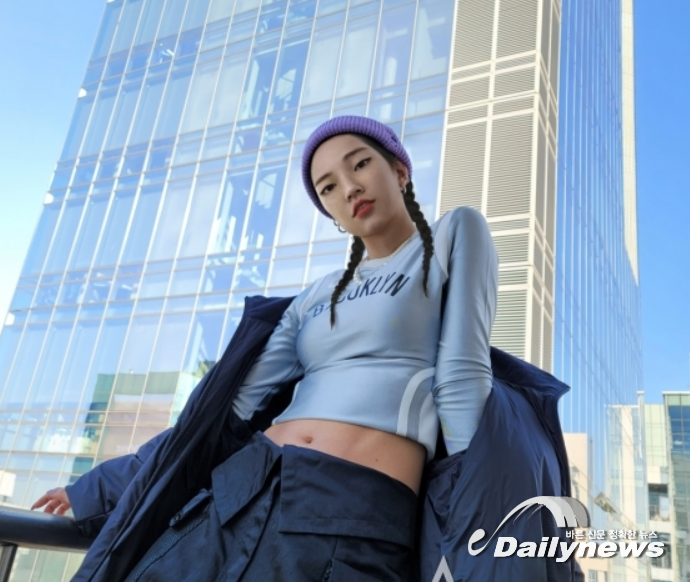▲ 가상인플루언서 '로지' 