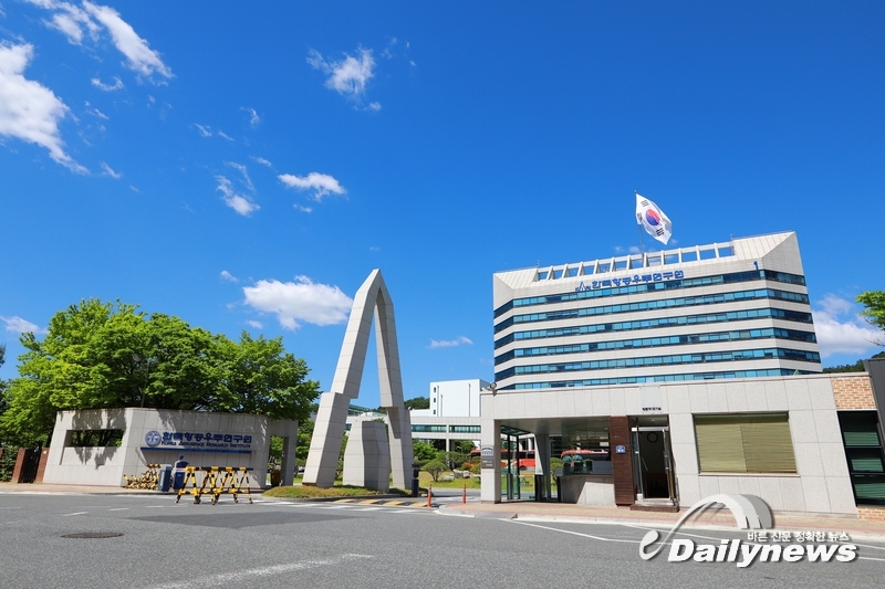 ▲ 한국항공우주연구원 입구 및 본관 전경(사진=한국항공우주연구원) 