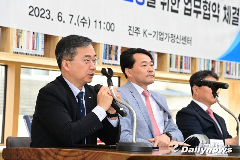 ▲ 김지홍 KAI 미래융합기술원장이 답변하고 있다 (사진제공: 진주시) 