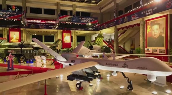​미군의 중고도 무인공격기 MQ-9 리퍼와 유사한 북한의 무인공격기.(자료=조선중앙통신)​