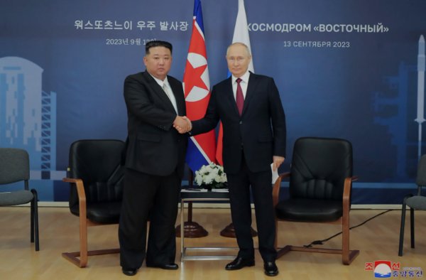 국회입법조사처는 '북·러 군사협력의 배경과 전략적 의미'를 다룬 '이슈와 논점' 보고서를 발표했다. (사진=조선중앙통신)