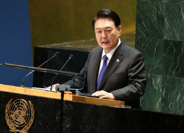 윤석열 대통령이 20일(현지시간) 제78차 뉴욕 유엔 총회장에서 기조연설을 하고 있다. (사진=대통령실 제공)