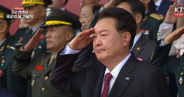 윤석열 대통령은 26일 “우리 군은 실전적인 전투 역량과 확고한 대비태세를 바탕으로 북한이 도발해 올 경우 즉각 응징할 것”이라며 이같이 밝혔다.(사진=KTV 갈무리)