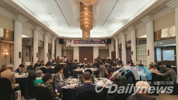 16일 서울 프레스센터에서 열린 '제23회 세계한인언론인대회' 개막식에는 전 세계 20개국 32개 도시에서 60여 명의 한인 언론인들과 국내외 주요 인사들이 참석하여 재외 한인 언론인대회와 심포지엄 개최를 축하하고 재외언론인들의 단합을 공고히 했다.(사진=데일리뉴스)