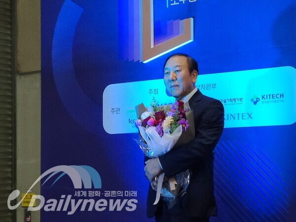 산업포상을 수상한 ㈜인지디스플레이의 금수근 대표.(사진=데일리뉴스)